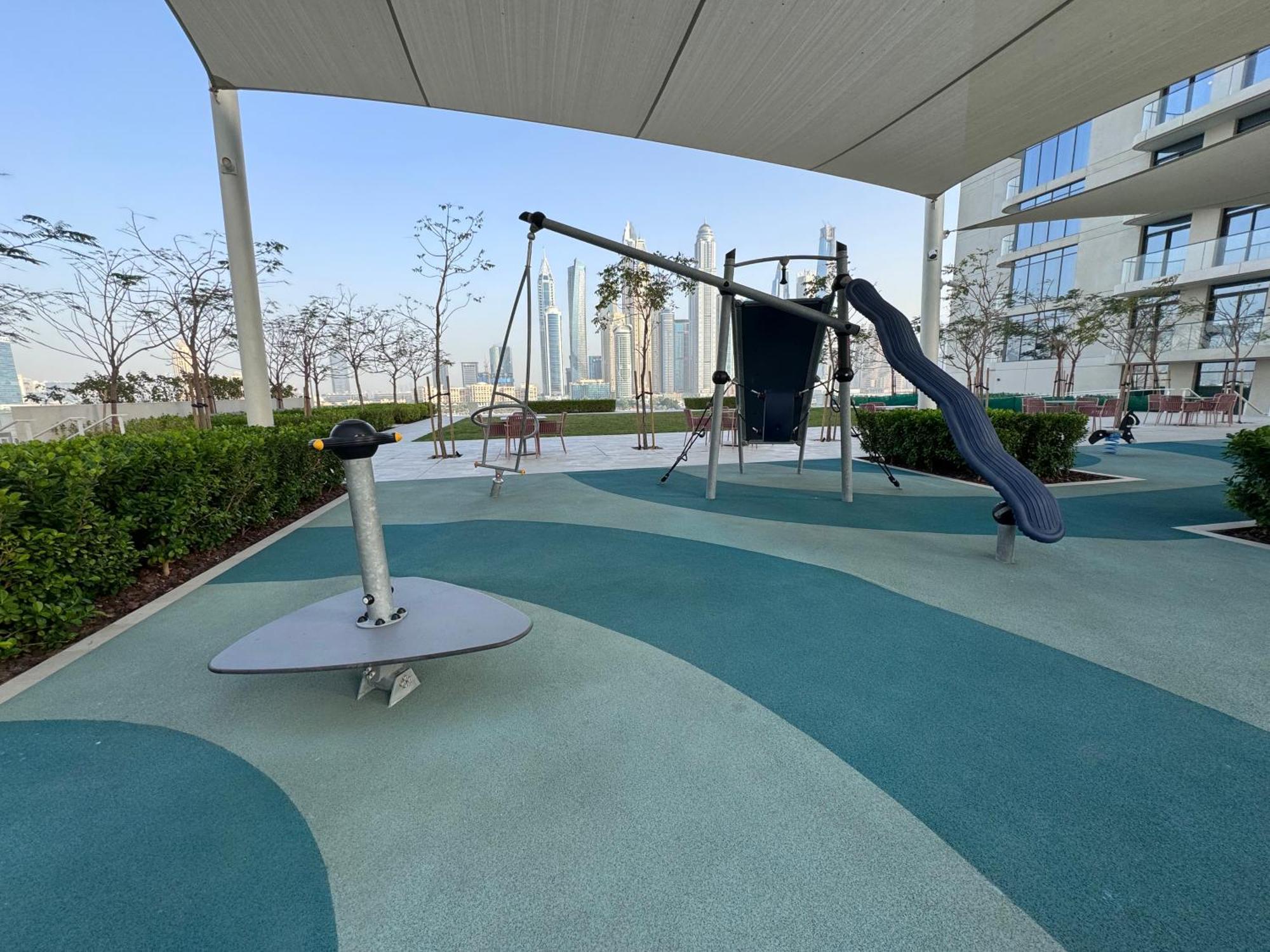 Upscale Family Friendly 4 Bedroom On Private With Amazing Views Dubai