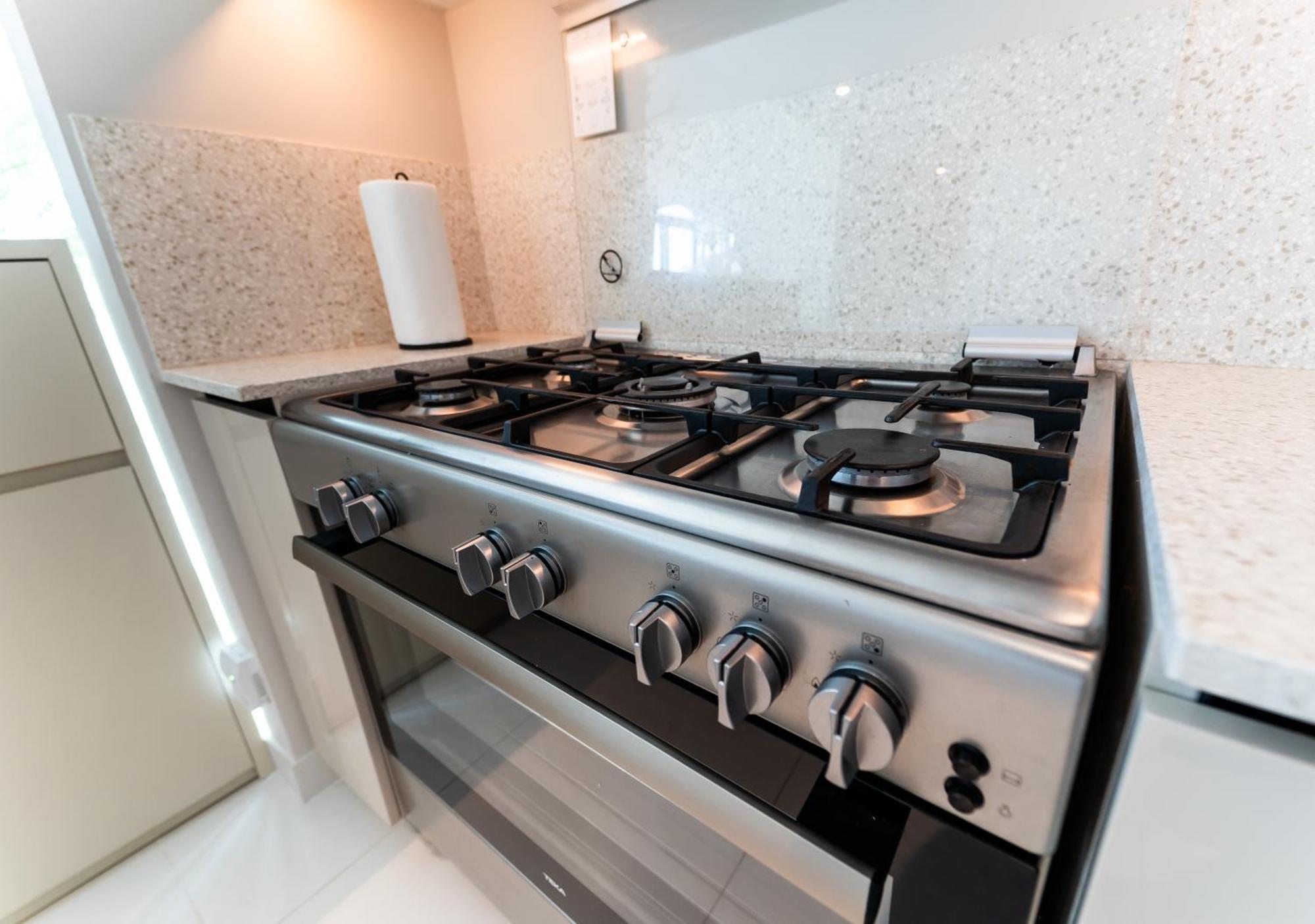 Apartment Upscale Family Friendly 4 Bedroom On Private With Amazing Views Dubai