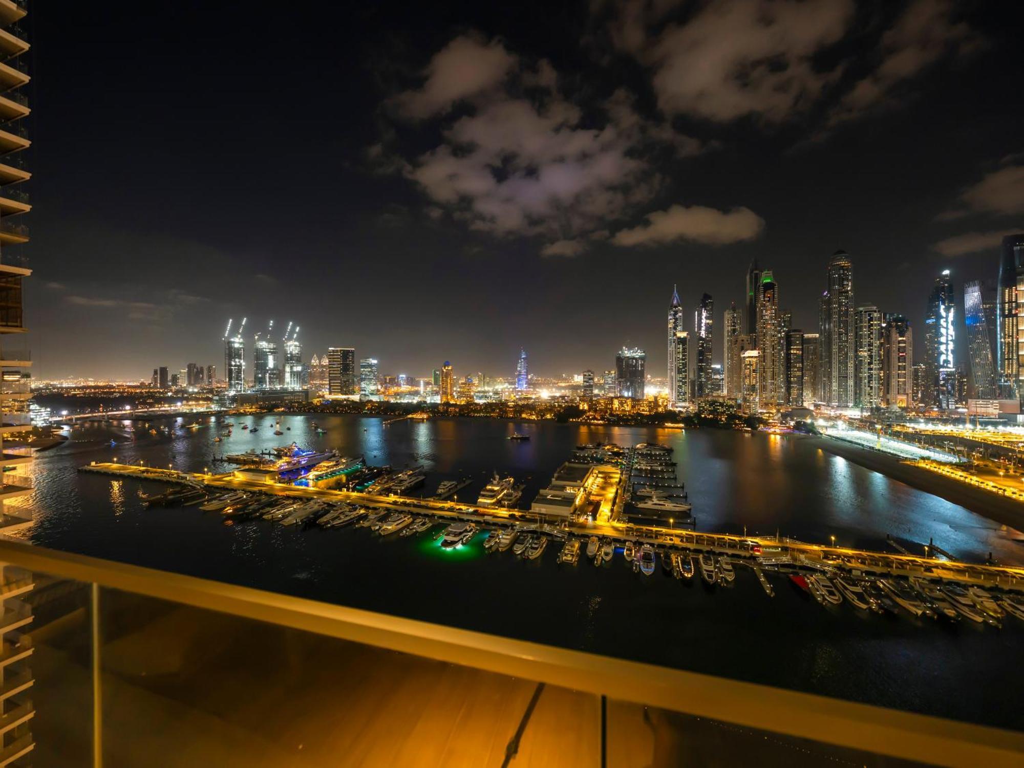 Upscale Family Friendly 4 Bedroom On Private With Amazing Views Apartment Dubai