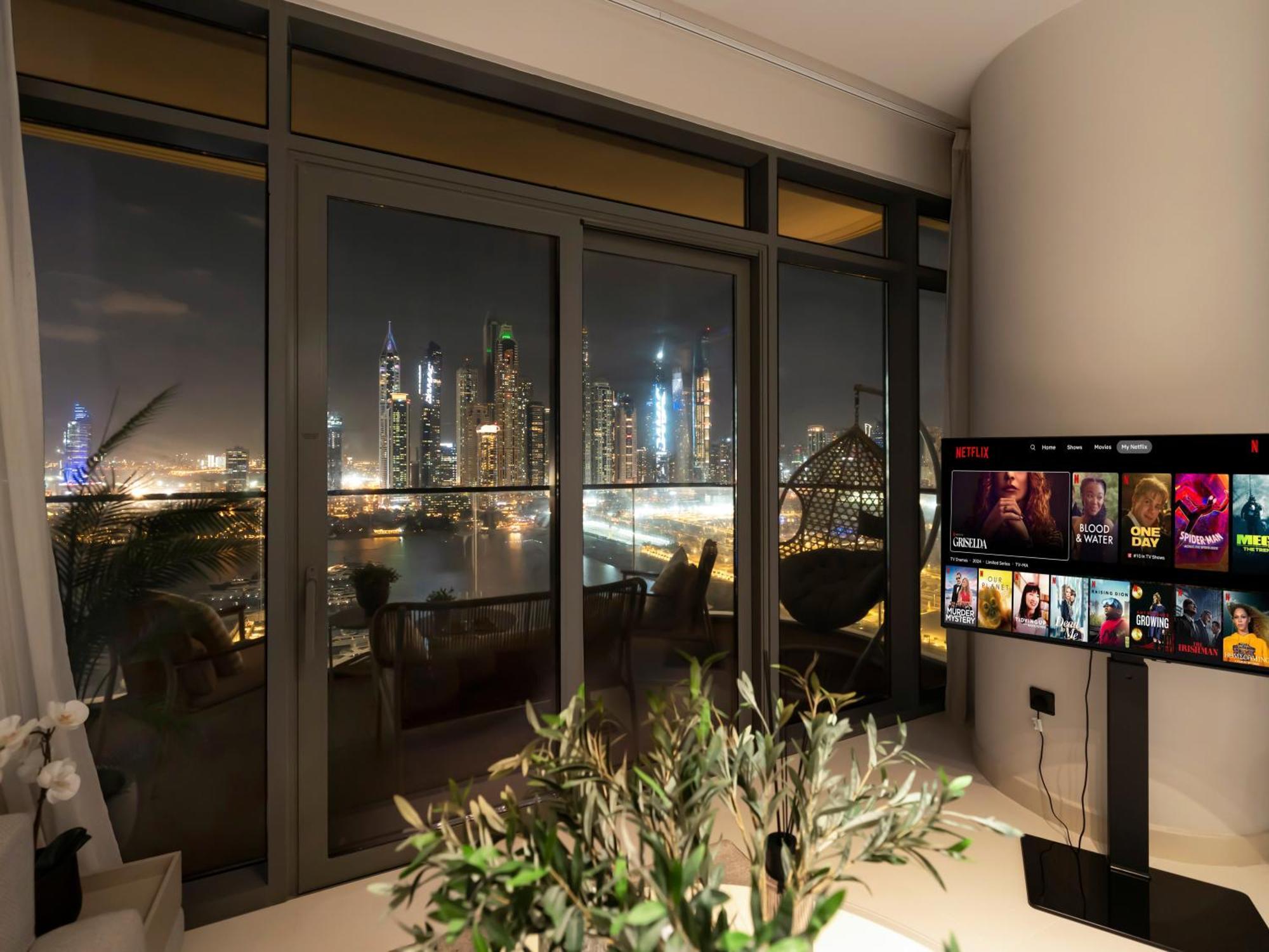 Upscale Family Friendly 4 Bedroom On Private With Amazing Views Apartment Dubai