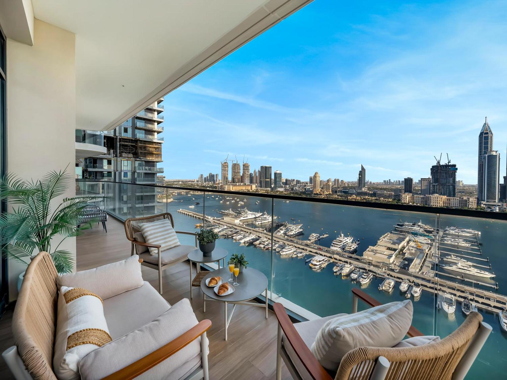 Upscale Family Friendly 4 Bedroom On Private With Amazing Views Dubai