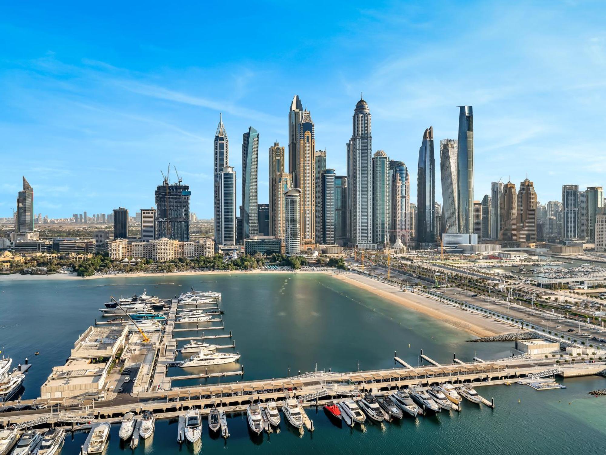 Upscale Family Friendly 4 Bedroom On Private With Amazing Views * Dubai
