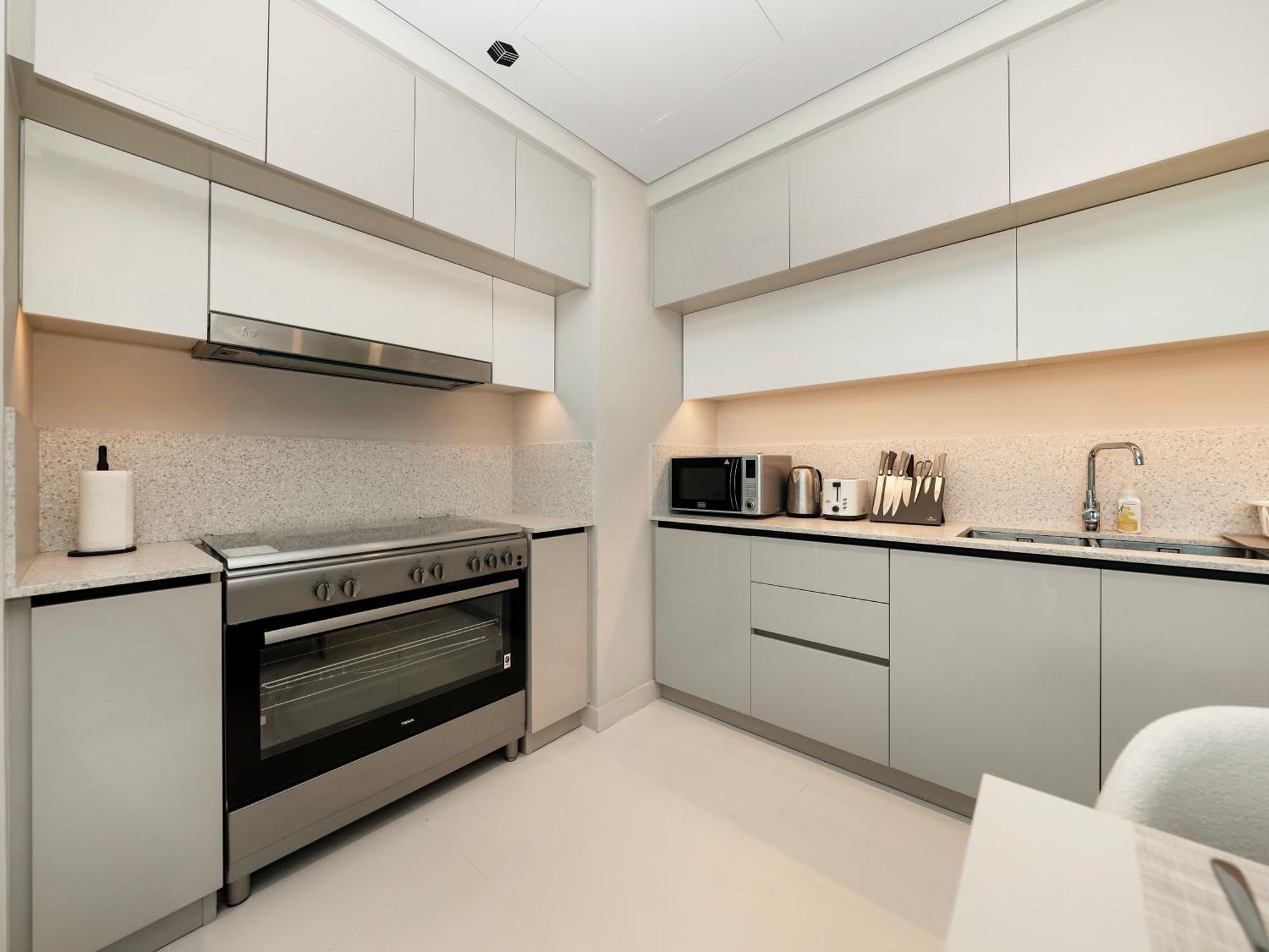 Apartment Upscale Family Friendly 4 Bedroom On Private With Amazing Views Dubai