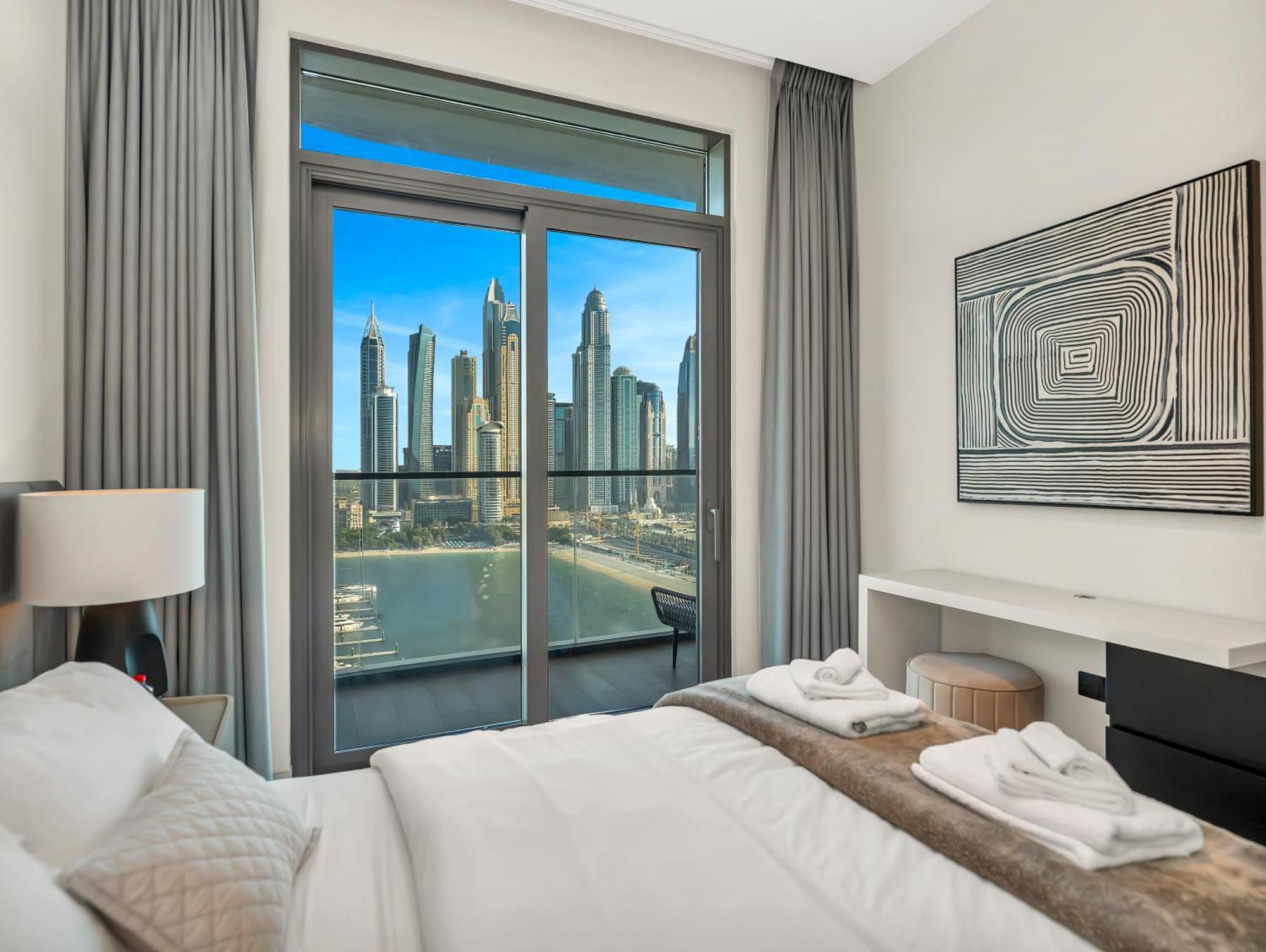 Upscale Family Friendly 4 Bedroom On Private With Amazing Views * Dubai