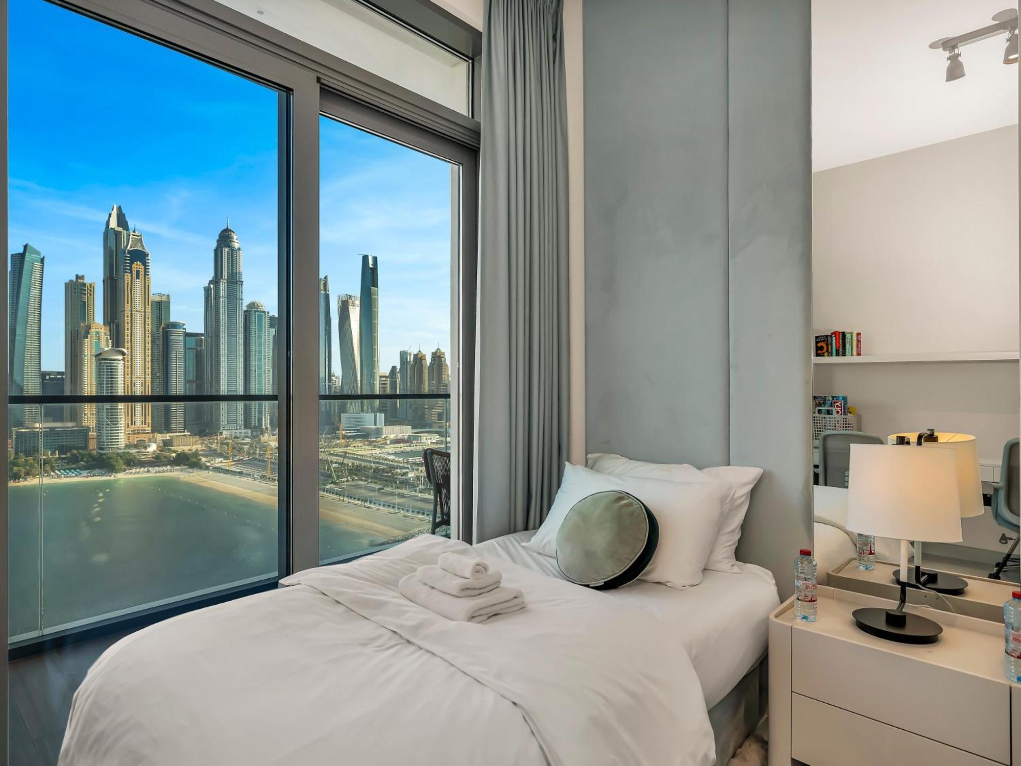 Upscale Family Friendly 4 Bedroom On Private With Amazing Views Apartment Dubai