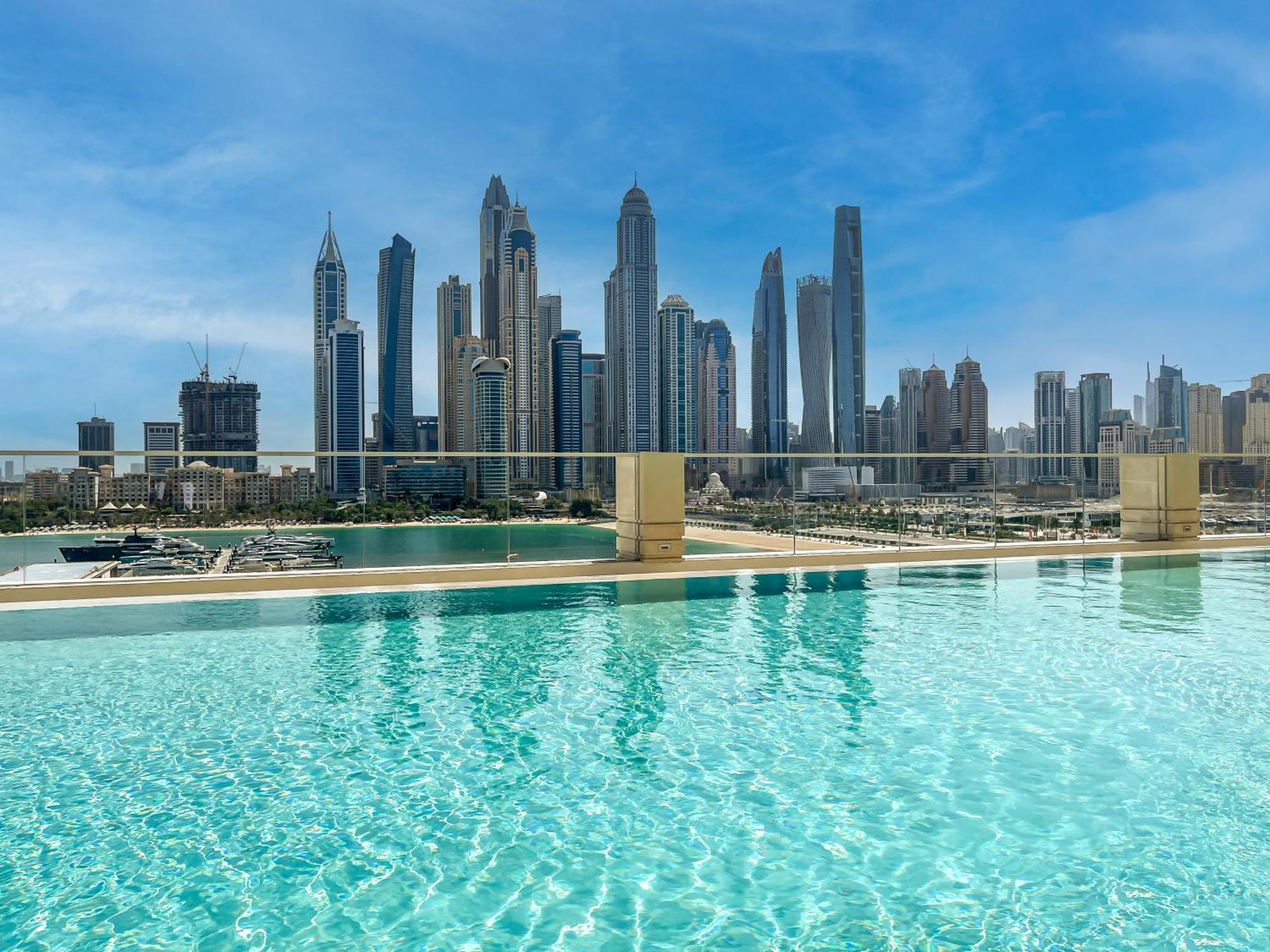 Upscale Family Friendly 4 Bedroom On Private With Amazing Views Dubai
