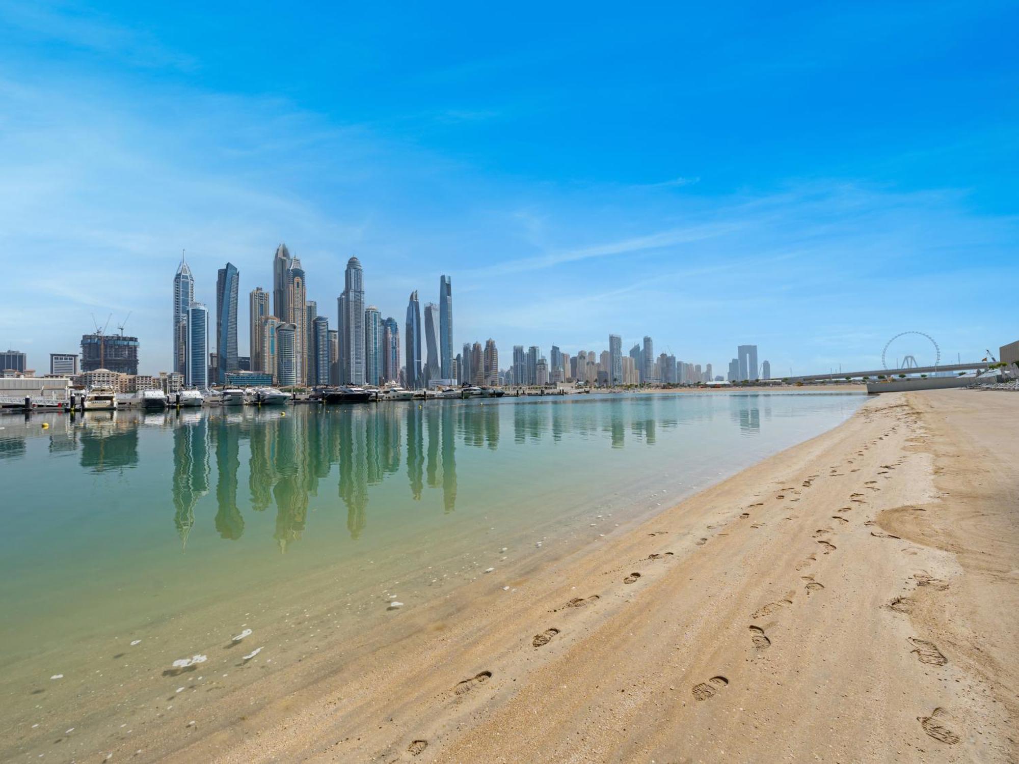 Upscale Family Friendly 4 Bedroom On Private With Amazing Views Apartment Dubai