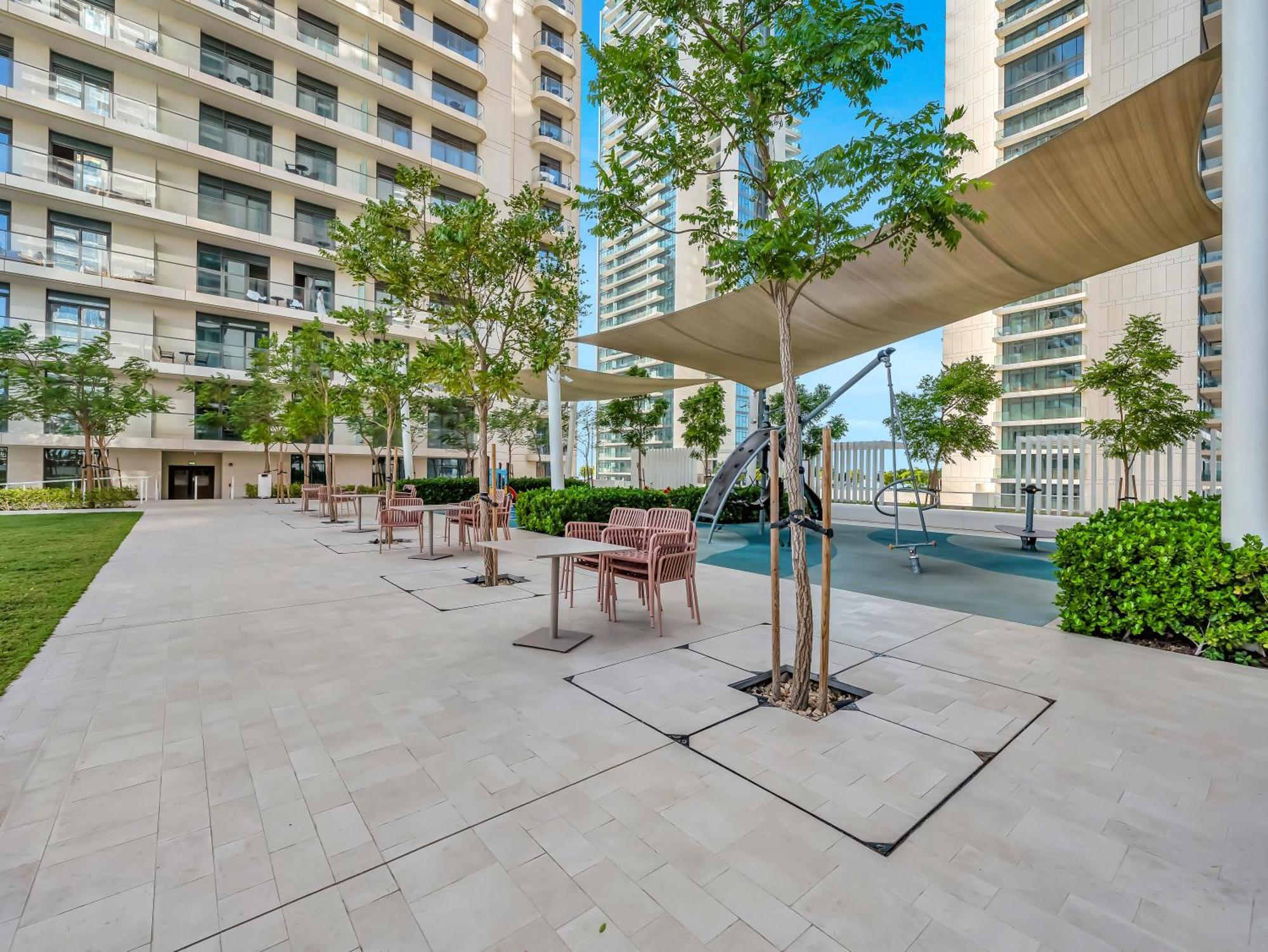 Upscale Family Friendly 4 Bedroom On Private With Amazing Views Dubai